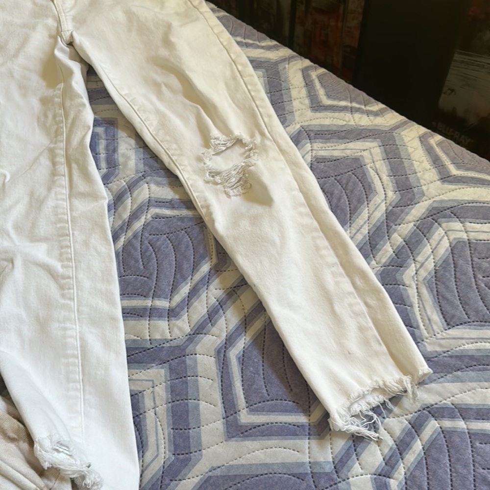 Levis - Picture 3 of 7